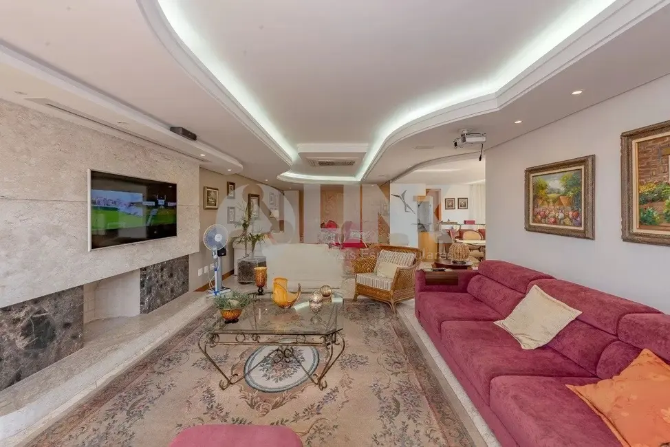 Apartamento com 3 quartos à venda, 201m2 em Moinhos de Vento, Porto Alegre - RS - imagem 6 Foto 6 de Apartamento com 3 quartos à venda, 201m2 em Moinhos de Vento, Porto Alegre - RS