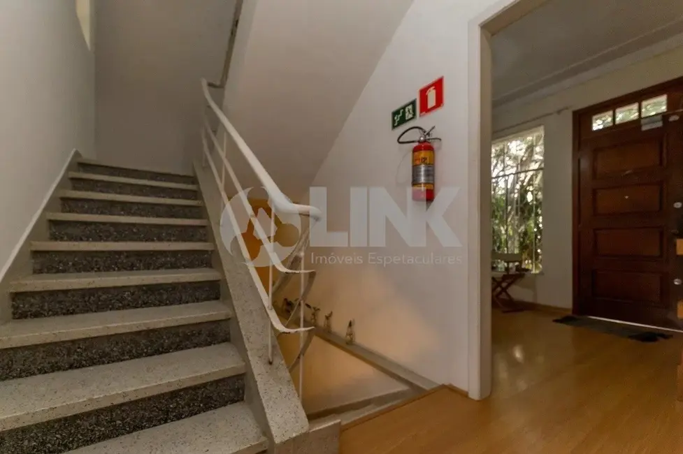 Casa com 3 quartos à venda, 300m2 em Petrópolis, Porto Alegre - RS - imagem 5 Foto 5 de Casa com 3 quartos à venda, 300m2 em Petrópolis, Porto Alegre - RS