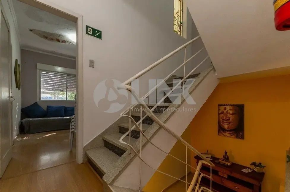 Casa com 3 quartos à venda, 300m2 em Petrópolis, Porto Alegre - RS - imagem 4 Foto 4 de Casa com 3 quartos à venda, 300m2 em Petrópolis, Porto Alegre - RS