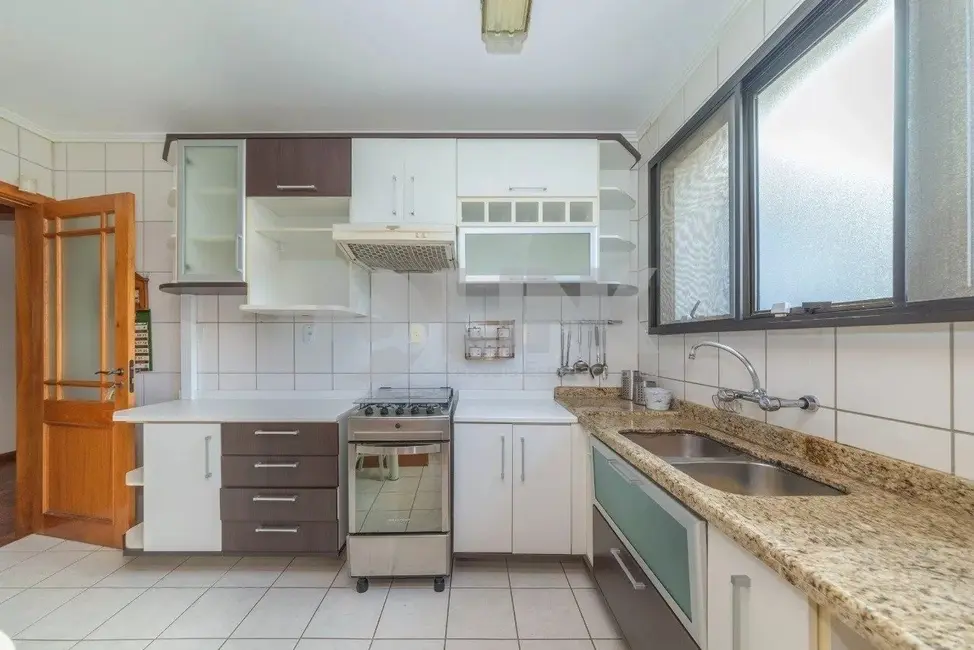 Apartamento com 3 quartos à venda, 261m2 em Menino Deus, Porto Alegre - RS - imagem 7 Foto 7 de Apartamento com 3 quartos à venda, 261m2 em Menino Deus, Porto Alegre - RS