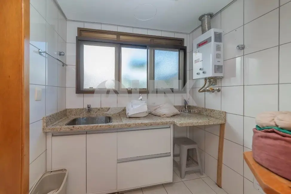 Apartamento com 3 quartos à venda, 261m2 em Menino Deus, Porto Alegre - RS - imagem 8 Foto 8 de Apartamento com 3 quartos à venda, 261m2 em Menino Deus, Porto Alegre - RS