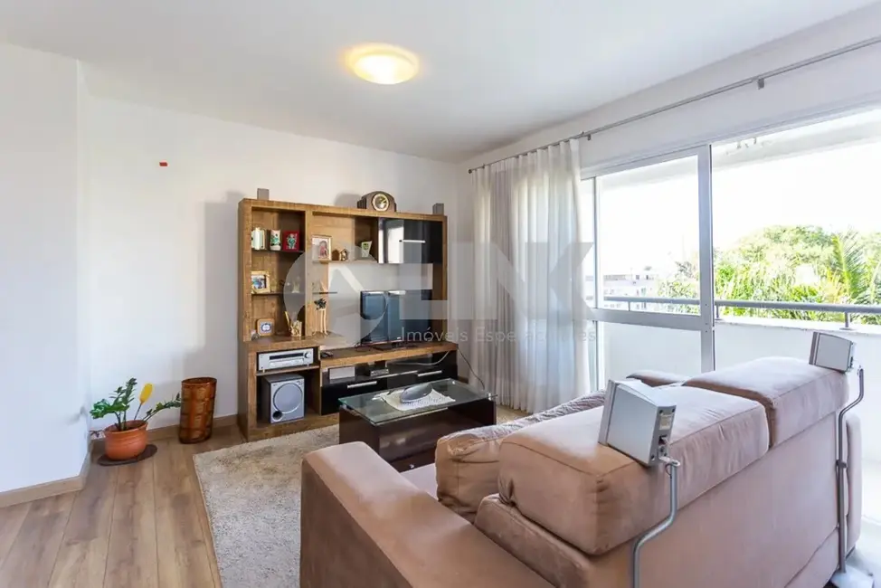 Apartamento com 3 quartos à venda, 106m2 em Passo da Areia, Porto Alegre - RS - imagem 4 Foto 4 de Apartamento com 3 quartos à venda, 106m2 em Passo da Areia, Porto Alegre - RS