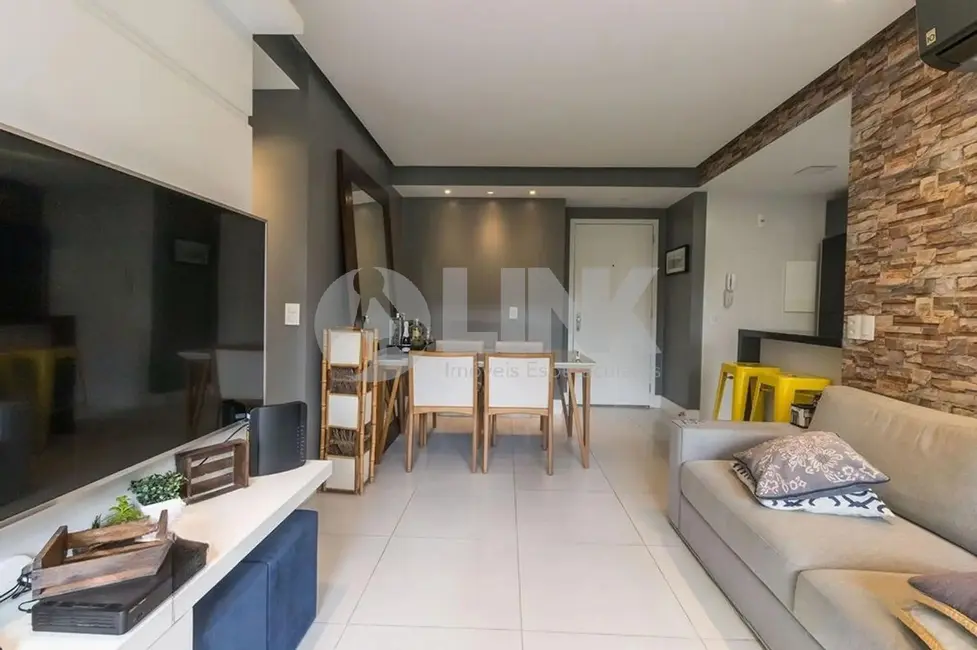 Foto 2 de Apartamento com 2 quartos à venda, 68m2 em Passo da Areia, Porto Alegre - RS