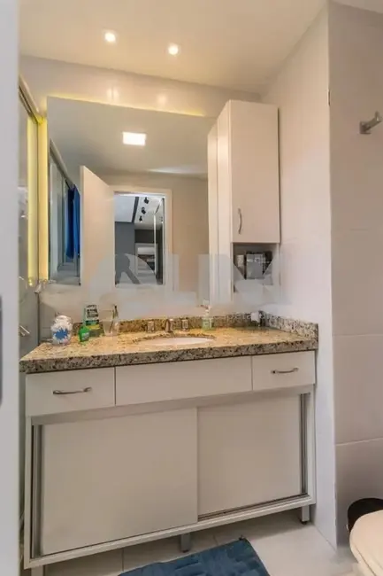 Foto 9 de Apartamento com 2 quartos à venda, 68m2 em Passo da Areia, Porto Alegre - RS