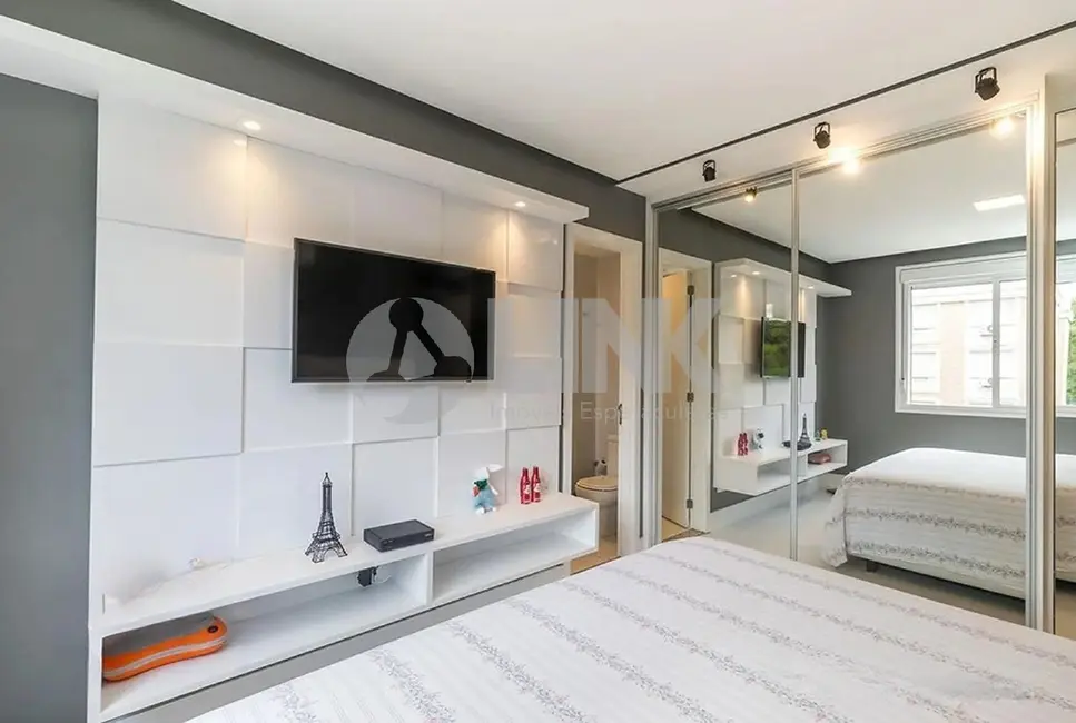 Foto 8 de Apartamento com 2 quartos à venda, 68m2 em Passo da Areia, Porto Alegre - RS