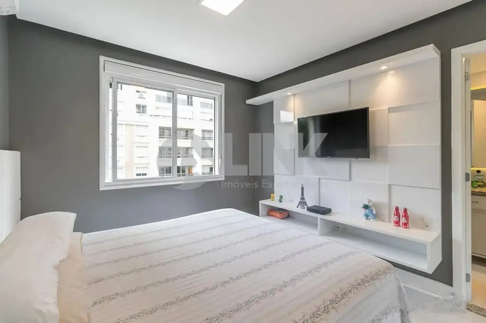 Foto 7 de Apartamento com 2 quartos à venda, 68m2 em Passo da Areia, Porto Alegre - RS