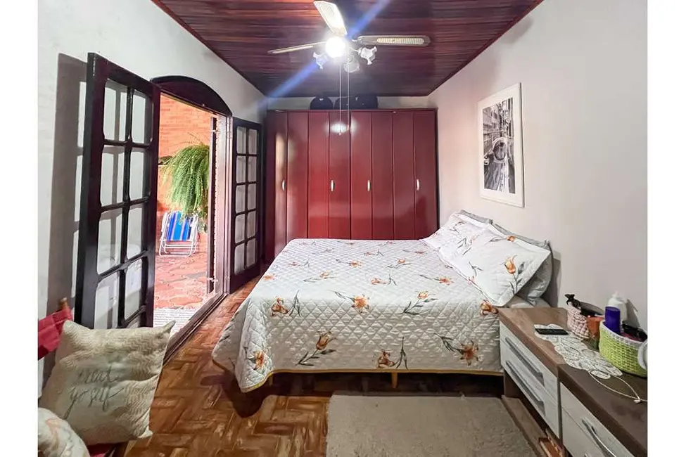 Casa com 3 quartos à venda, 119m2 em Igara, Canoas - RS - imagem 4 Foto 4 de Casa com 3 quartos à venda, 119m2 em Igara, Canoas - RS