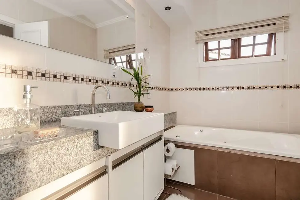 Casa com 3 quartos à venda, 317m2 em Nonoai, Porto Alegre - RS - imagem 7 Foto 7 de Casa com 3 quartos à venda, 317m2 em Nonoai, Porto Alegre - RS