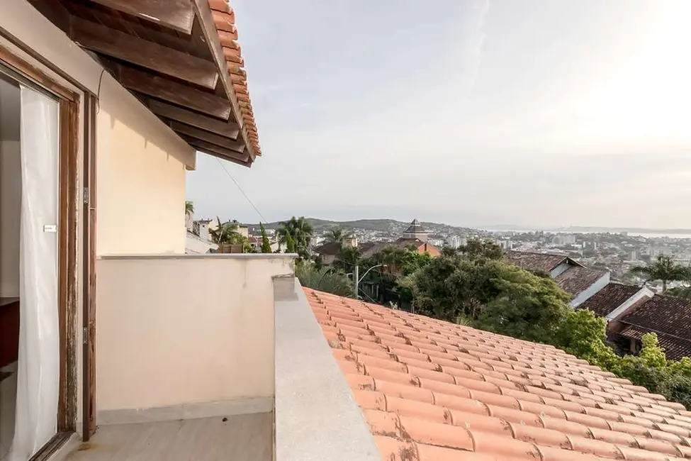 Casa com 3 quartos à venda, 317m2 em Nonoai, Porto Alegre - RS - imagem 4 Foto 4 de Casa com 3 quartos à venda, 317m2 em Nonoai, Porto Alegre - RS