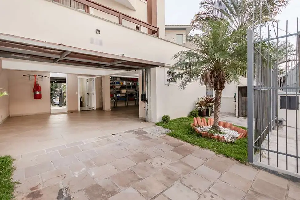Casa com 3 quartos à venda, 317m2 em Nonoai, Porto Alegre - RS - imagem 3 Foto 3 de Casa com 3 quartos à venda, 317m2 em Nonoai, Porto Alegre - RS