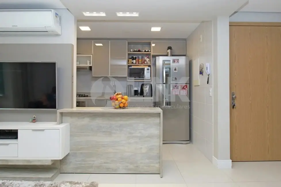 Foto 3 de Apartamento com 2 quartos à venda, 68m2 em Passo da Areia, Porto Alegre - RS