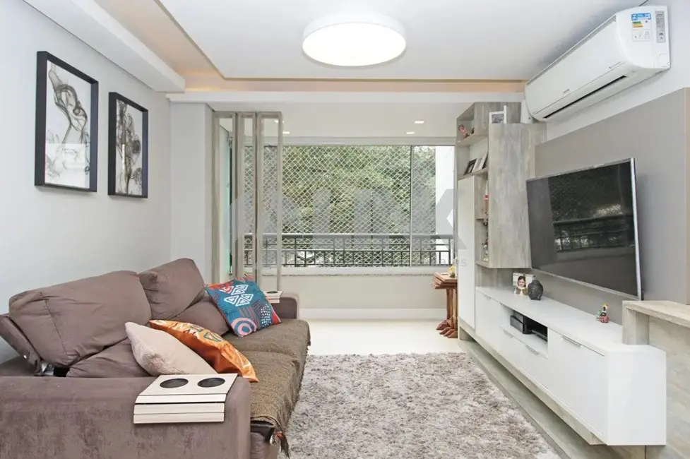 Foto 2 de Apartamento com 2 quartos à venda, 68m2 em Passo da Areia, Porto Alegre - RS