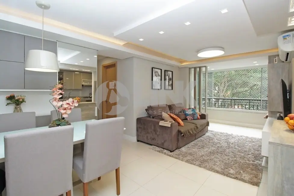 Foto 1 de Apartamento com 2 quartos à venda, 68m2 em Passo da Areia, Porto Alegre - RS