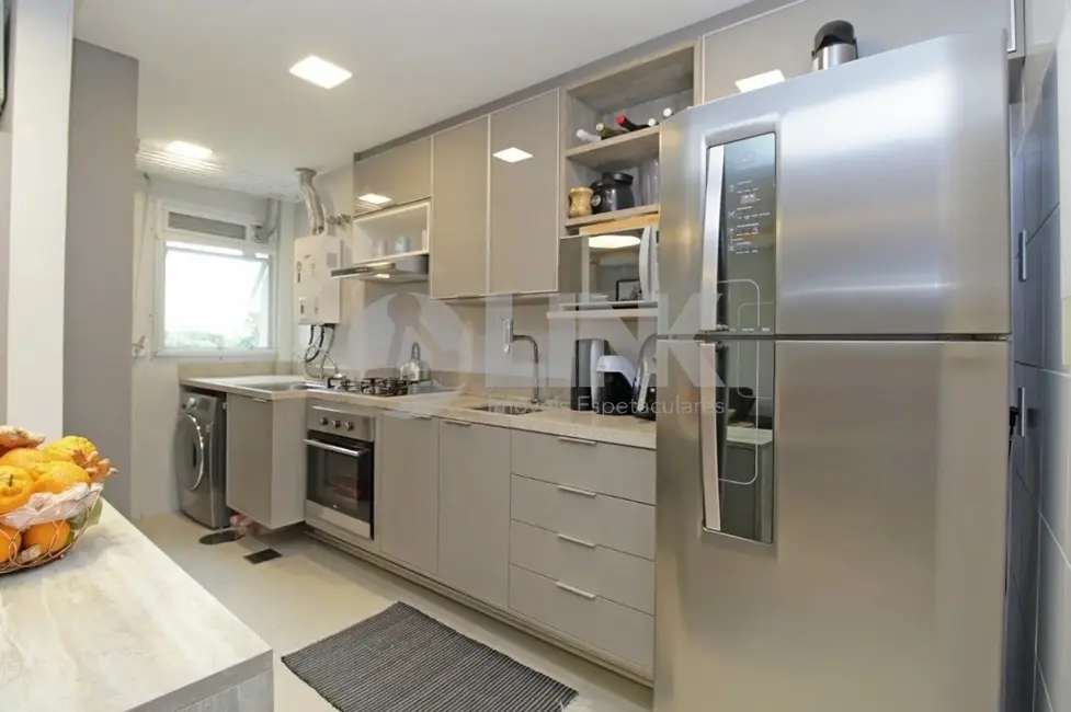 Foto 4 de Apartamento com 2 quartos à venda, 68m2 em Passo da Areia, Porto Alegre - RS