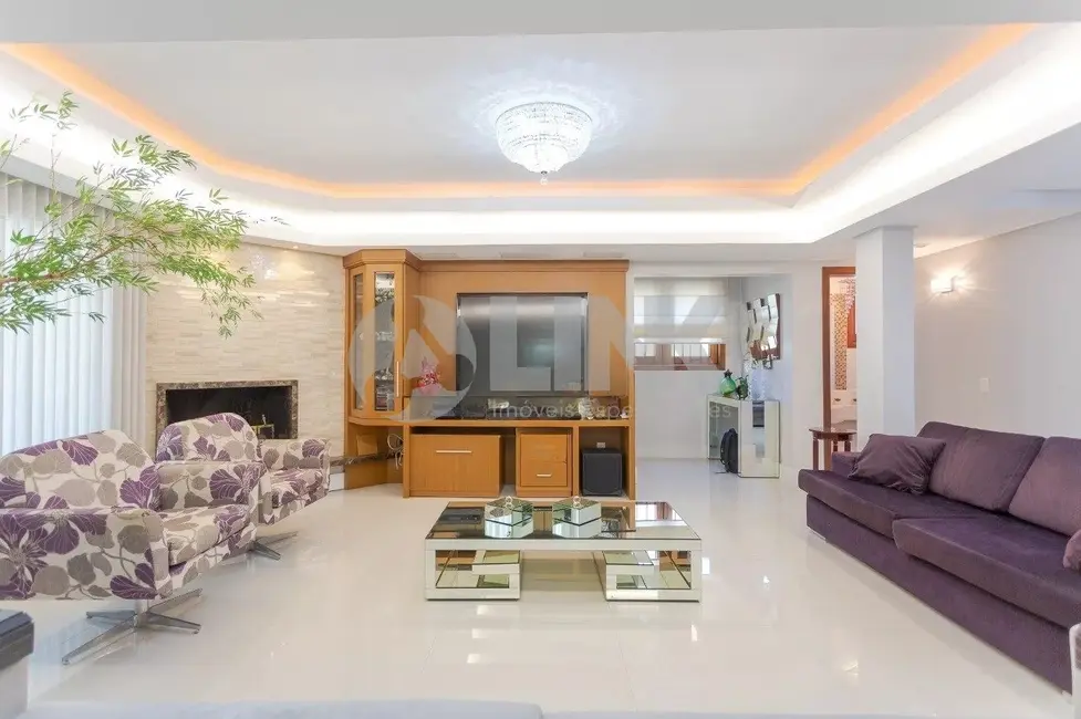 Casa com 4 quartos à venda, 449m2 em Jardim Itu, Porto Alegre - RS - imagem 8 Foto 8 de Casa com 4 quartos à venda, 449m2 em Jardim Itu, Porto Alegre - RS