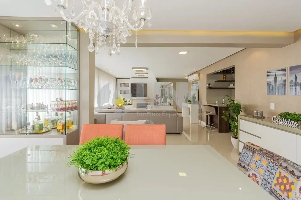 Apartamento com 3 quartos à venda, 158m2 em Menino Deus, Porto Alegre - RS - imagem 7 Foto 7 de Apartamento com 3 quartos à venda, 158m2 em Menino Deus, Porto Alegre - RS