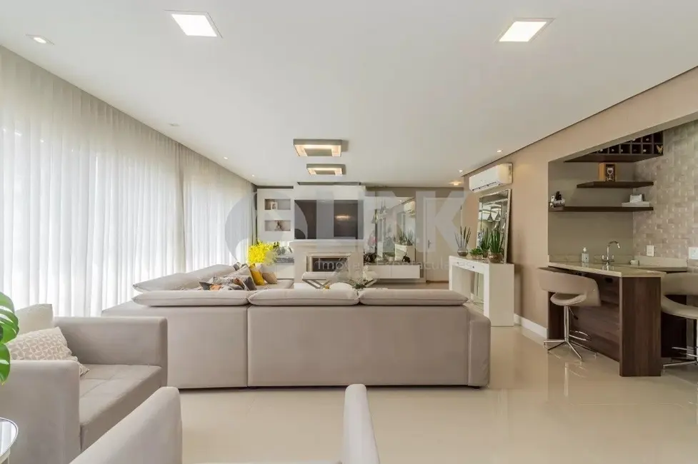 Apartamento com 3 quartos à venda, 158m2 em Menino Deus, Porto Alegre - RS - imagem 4 Foto 4 de Apartamento com 3 quartos à venda, 158m2 em Menino Deus, Porto Alegre - RS