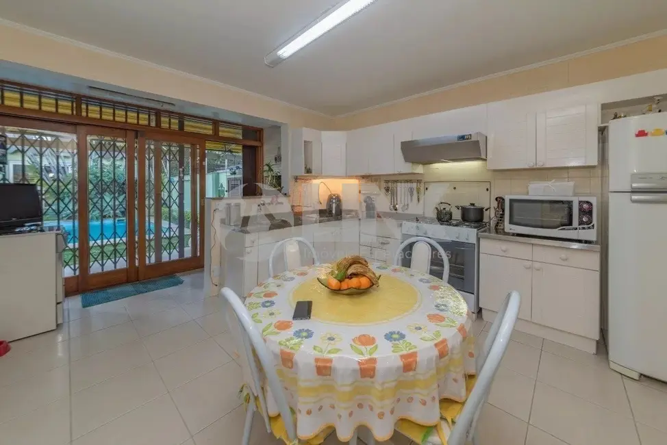 Casa com 3 quartos à venda, 350m2 em Boa Vista, Porto Alegre - RS - imagem 2 Foto 2 de Casa com 3 quartos à venda, 350m2 em Boa Vista, Porto Alegre - RS