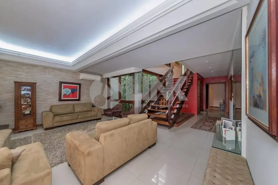 Casa com 4 quartos à venda, 400m2 em Três Figueiras, Porto Alegre - RS - imagem 4 Foto 4 de Casa com 4 quartos à venda, 400m2 em Três Figueiras, Porto Alegre - RS