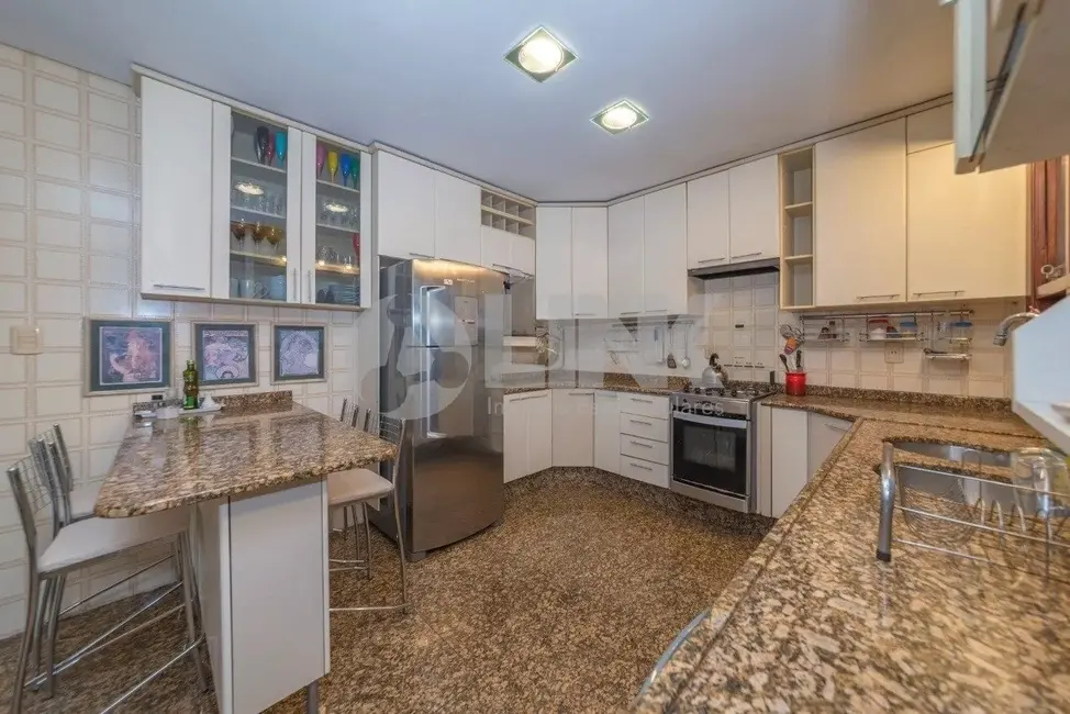 Casa com 4 quartos à venda, 400m2 em Três Figueiras, Porto Alegre - RS - imagem 9 Foto 9 de Casa com 4 quartos à venda, 400m2 em Três Figueiras, Porto Alegre - RS