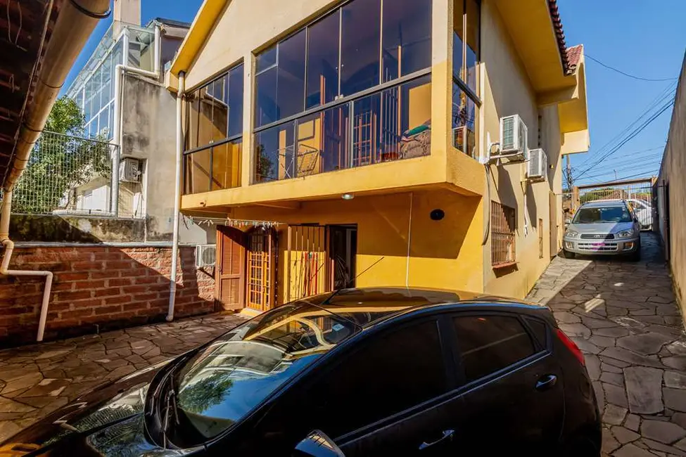 Foto 4 de Casa com 3 quartos à venda, 120m2 em Medianeira, Porto Alegre - RS