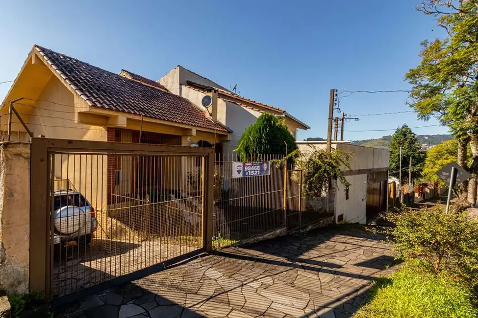 Foto 1 de Casa com 3 quartos à venda, 120m2 em Medianeira, Porto Alegre - RS