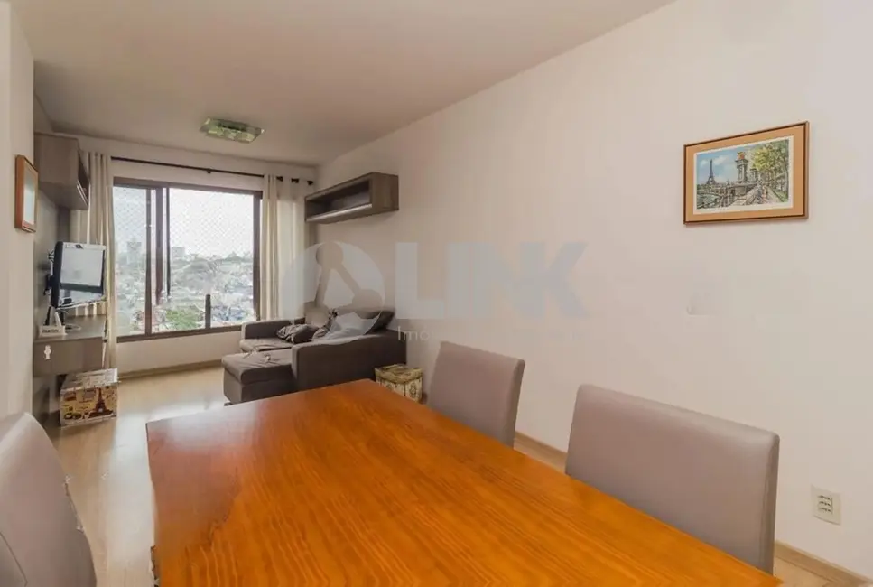 Apartamento com 2 quartos à venda, 67m2 em Passo da Areia, Porto Alegre - RS - imagem 3 Foto 3 de Apartamento com 2 quartos à venda, 67m2 em Passo da Areia, Porto Alegre - RS