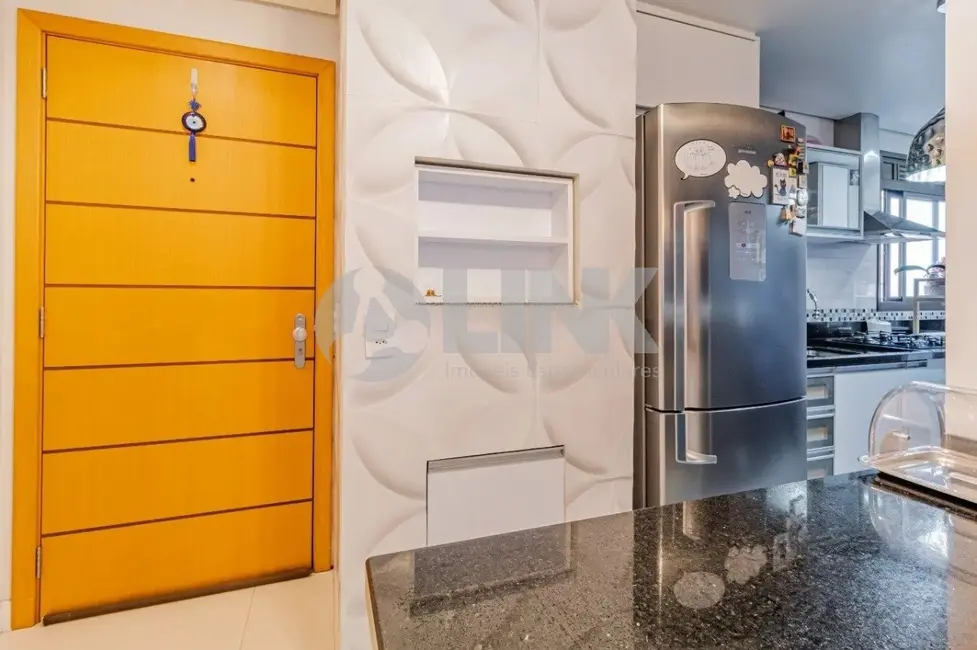 Apartamento com 2 quartos à venda, 67m2 em Passo da Areia, Porto Alegre - RS - imagem 5 Foto 5 de Apartamento com 2 quartos à venda, 67m2 em Passo da Areia, Porto Alegre - RS