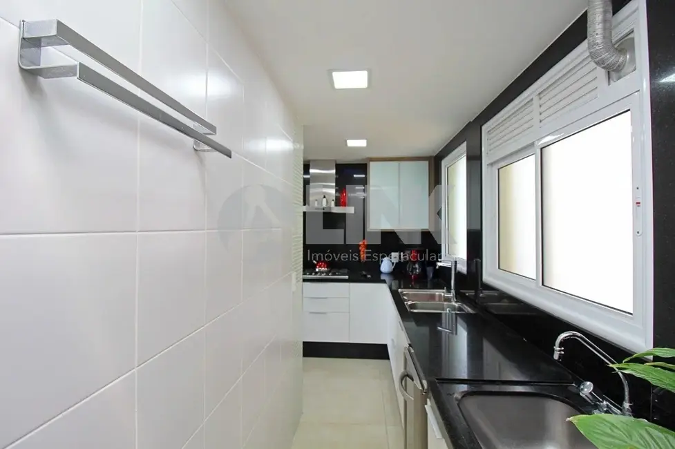 Apartamento com 3 quartos à venda, 106m2 em Passo da Areia, Porto Alegre - RS - imagem 9 Foto 9 de Apartamento com 3 quartos à venda, 106m2 em Passo da Areia, Porto Alegre - RS