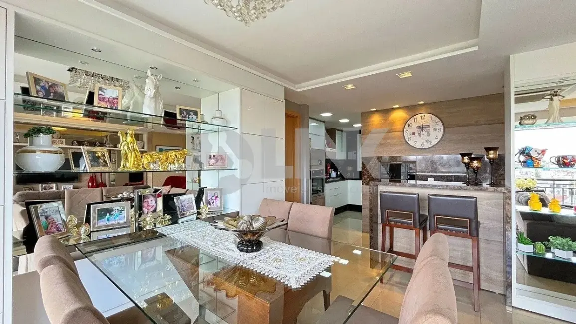 Apartamento com 3 quartos à venda, 106m2 em Passo da Areia, Porto Alegre - RS - imagem 7 Foto 7 de Apartamento com 3 quartos à venda, 106m2 em Passo da Areia, Porto Alegre - RS
