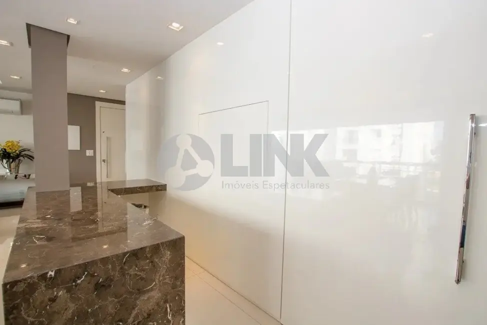 Foto 8 de Apartamento com 3 quartos à venda, 106m2 em Passo da Areia, Porto Alegre - RS