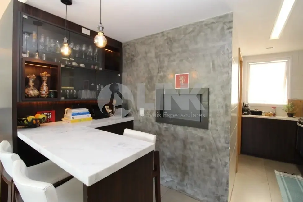 Apartamento com 3 quartos à venda, 106m2 em Passo da Areia, Porto Alegre - RS - imagem 5 Foto 5 de Apartamento com 3 quartos à venda, 106m2 em Passo da Areia, Porto Alegre - RS