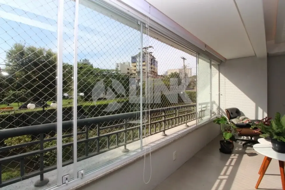 Apartamento com 3 quartos à venda, 106m2 em Passo da Areia, Porto Alegre - RS - imagem 4 Foto 4 de Apartamento com 3 quartos à venda, 106m2 em Passo da Areia, Porto Alegre - RS