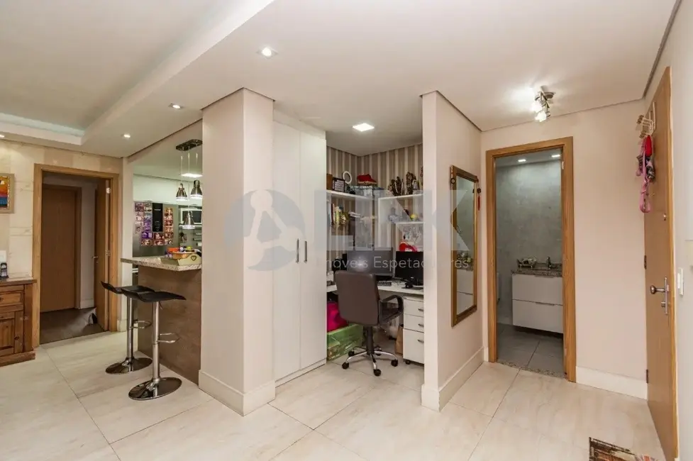 Apartamento com 3 quartos à venda, 106m2 em Passo da Areia, Porto Alegre - RS - imagem 8 Foto 8 de Apartamento com 3 quartos à venda, 106m2 em Passo da Areia, Porto Alegre - RS