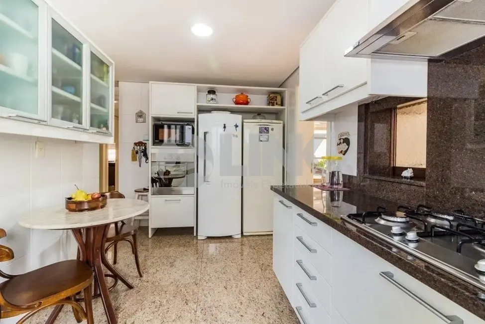 Apartamento com 4 quartos à venda, 229m2 em Bela Vista, Porto Alegre - RS - imagem 9 Foto 9 de Apartamento com 4 quartos à venda, 229m2 em Bela Vista, Porto Alegre - RS