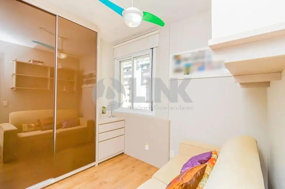 Apartamento com 3 quartos à venda, 75m2 em Passo da Areia, Porto Alegre - RS - imagem 3 Foto 3 de Apartamento com 3 quartos à venda, 75m2 em Passo da Areia, Porto Alegre - RS