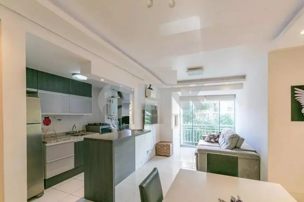 Foto 4 de Apartamento com 2 quartos à venda, 64m2 em Passo da Areia, Porto Alegre - RS