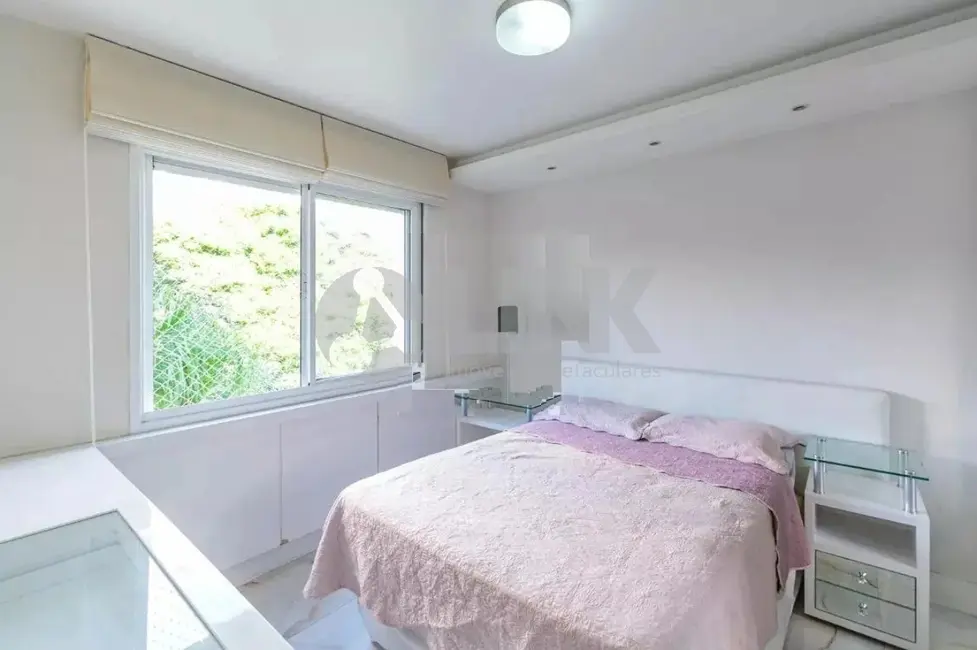 Foto 6 de Apartamento com 2 quartos à venda, 64m2 em Passo da Areia, Porto Alegre - RS