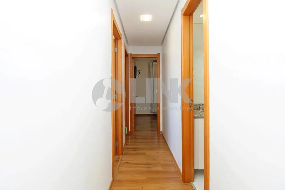 Apartamento com 3 quartos à venda, 87m2 em Passo da Areia, Porto Alegre - RS - imagem 9 Foto 9 de Apartamento com 3 quartos à venda, 87m2 em Passo da Areia, Porto Alegre - RS