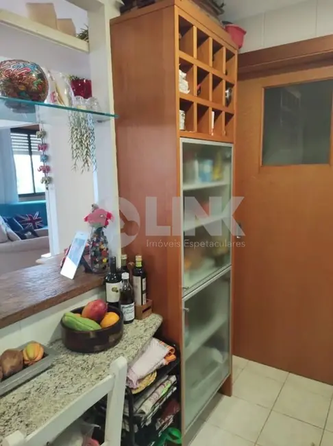 Apartamento com 3 quartos à venda, 87m2 em Passo da Areia, Porto Alegre - RS - imagem 7 Foto 7 de Apartamento com 3 quartos à venda, 87m2 em Passo da Areia, Porto Alegre - RS