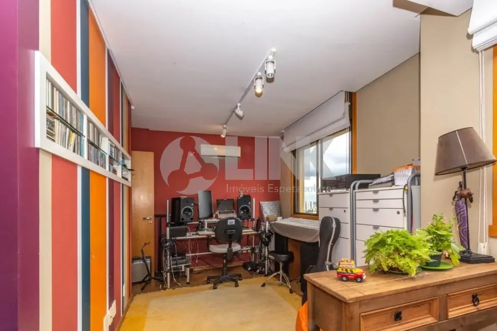 Apartamento com 3 quartos à venda, 87m2 em Passo da Areia, Porto Alegre - RS - imagem 3 Foto 3 de Apartamento com 3 quartos à venda, 87m2 em Passo da Areia, Porto Alegre - RS