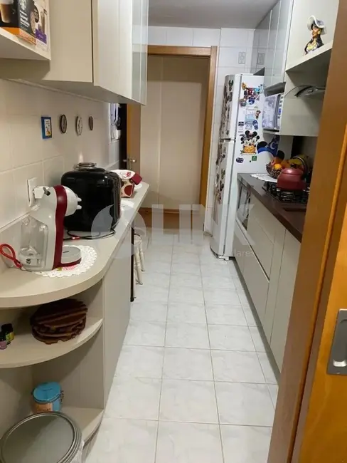 Apartamento com 3 quartos à venda, 87m2 em Passo da Areia, Porto Alegre - RS - imagem 6 Foto 6 de Apartamento com 3 quartos à venda, 87m2 em Passo da Areia, Porto Alegre - RS