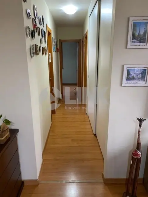 Apartamento com 3 quartos à venda, 87m2 em Passo da Areia, Porto Alegre - RS - imagem 8 Foto 8 de Apartamento com 3 quartos à venda, 87m2 em Passo da Areia, Porto Alegre - RS