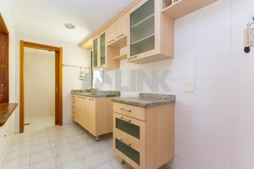 Apartamento com 3 quartos à venda, 88m2 em Passo da Areia, Porto Alegre - RS - imagem 6 Foto 6 de Apartamento com 3 quartos à venda, 88m2 em Passo da Areia, Porto Alegre - RS