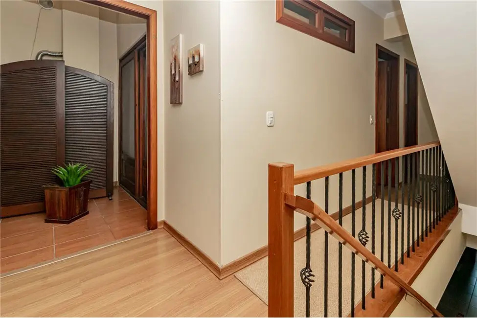 Casa com 3 quartos à venda, 200m2 em Porto Alegre - RS - imagem 9 Foto 9 de Casa com 3 quartos à venda, 200m2 em Porto Alegre - RS