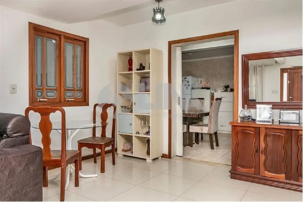 Casa com 3 quartos à venda, 250m2 em Partenon, Porto Alegre - RS - imagem 4 Foto 4 de Casa com 3 quartos à venda, 250m2 em Partenon, Porto Alegre - RS