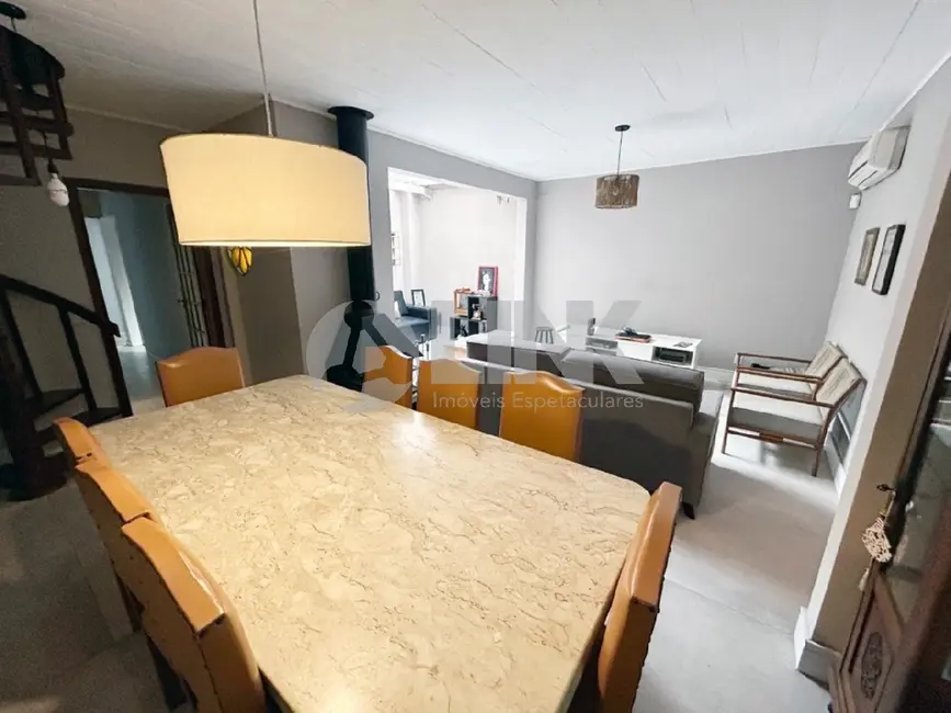 Casa com 3 quartos à venda, 174m2 em Vila Jardim, Porto Alegre - RS - imagem 3 Foto 3 de Casa com 3 quartos à venda, 174m2 em Vila Jardim, Porto Alegre - RS