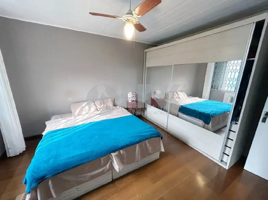Casa com 3 quartos à venda, 174m2 em Vila Jardim, Porto Alegre - RS - imagem 9 Foto 9 de Casa com 3 quartos à venda, 174m2 em Vila Jardim, Porto Alegre - RS