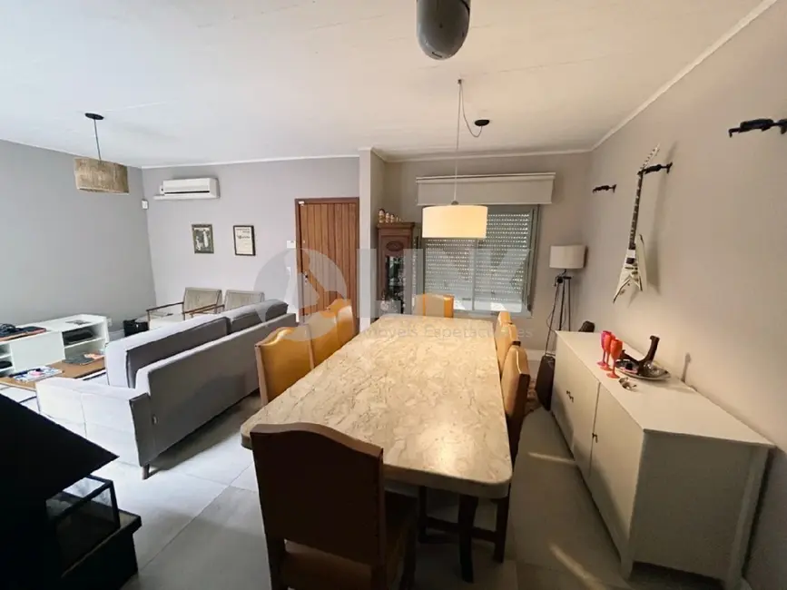 Casa com 3 quartos à venda, 174m2 em Vila Jardim, Porto Alegre - RS - imagem 2 Foto 2 de Casa com 3 quartos à venda, 174m2 em Vila Jardim, Porto Alegre - RS