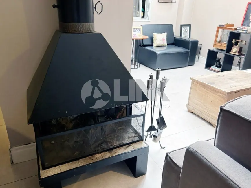 Casa com 3 quartos à venda, 174m2 em Vila Jardim, Porto Alegre - RS - imagem 6 Foto 6 de Casa com 3 quartos à venda, 174m2 em Vila Jardim, Porto Alegre - RS